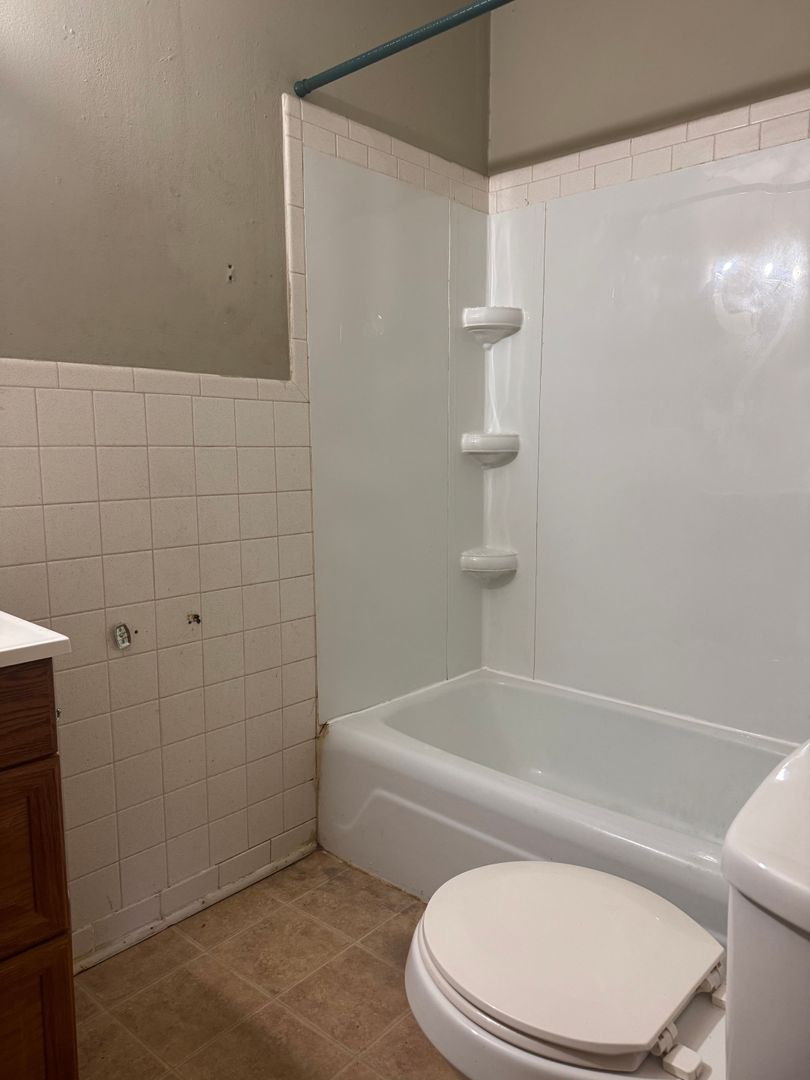 England Apartment: 318 E Purdon