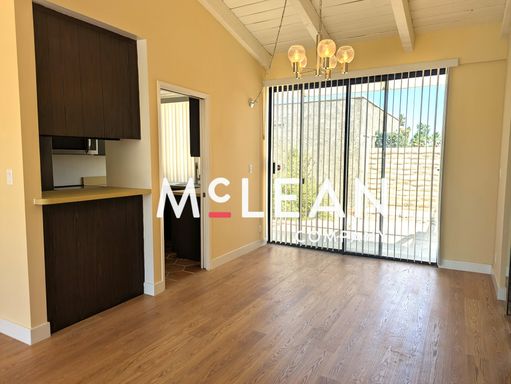 837 Calle De Pinos, Palm Springs, CA 92262