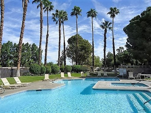 680 North Ashurst Court, Unit I101, Palm Springs, CA 92262