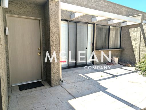837 Calle De Pinos, Palm Springs, CA 92262