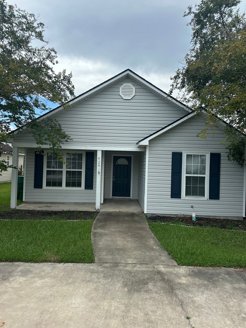 Valdosta House: 4241 Wilshire Dr