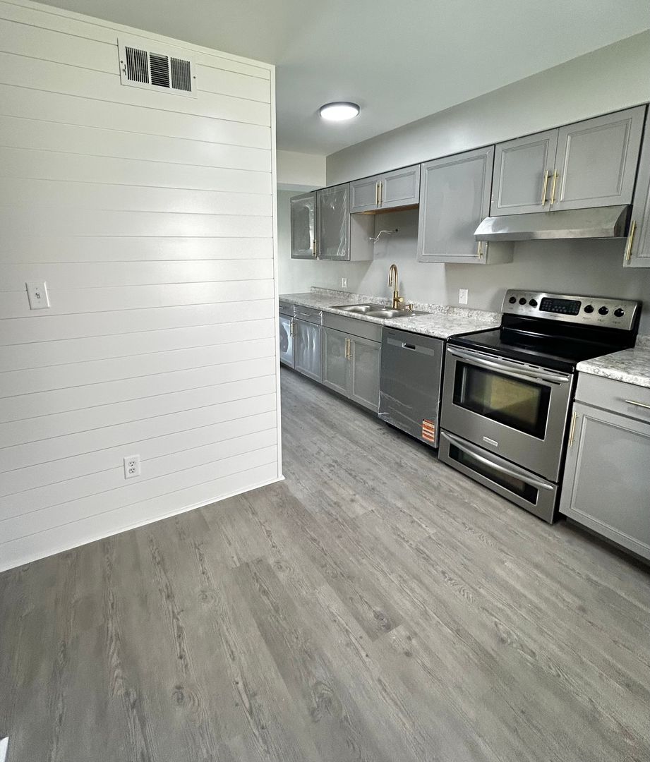 Valdosta Apartment: 1490 Green Street