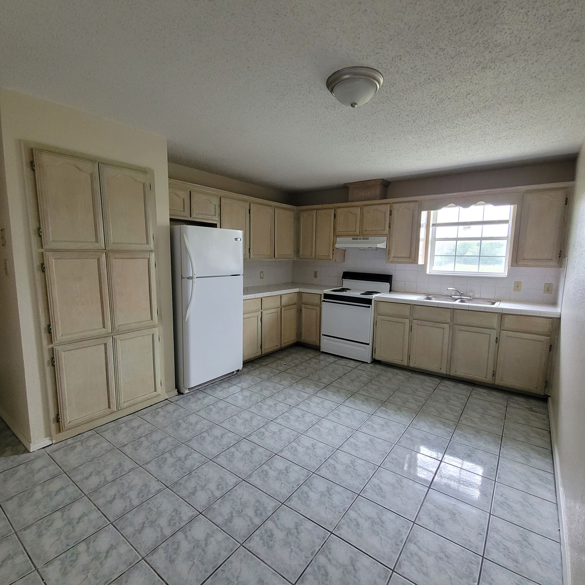 Weslaco Apartment: 510 S Westgate Dr