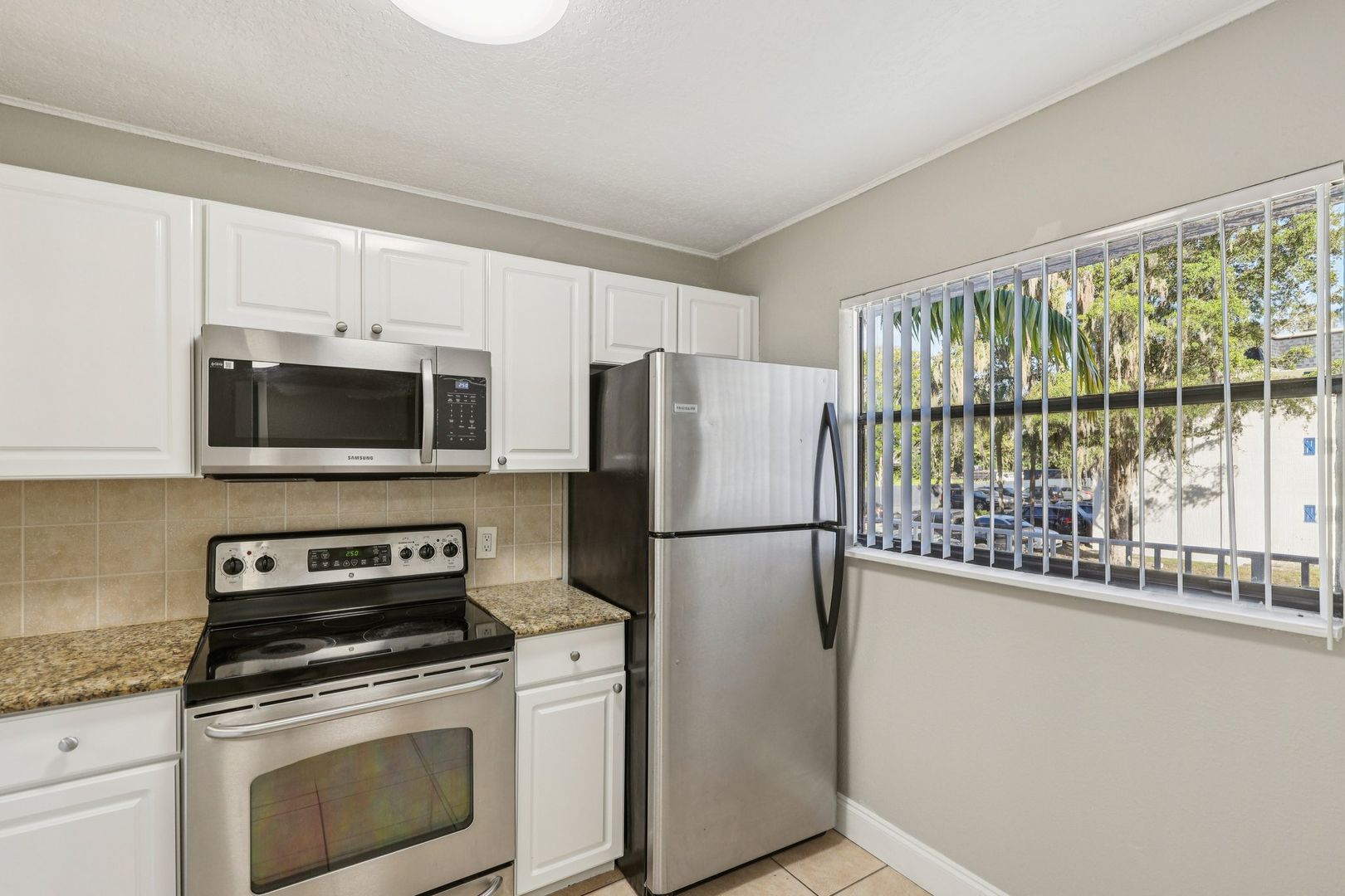 Davie Apartment: 5060 SW 64th Ave