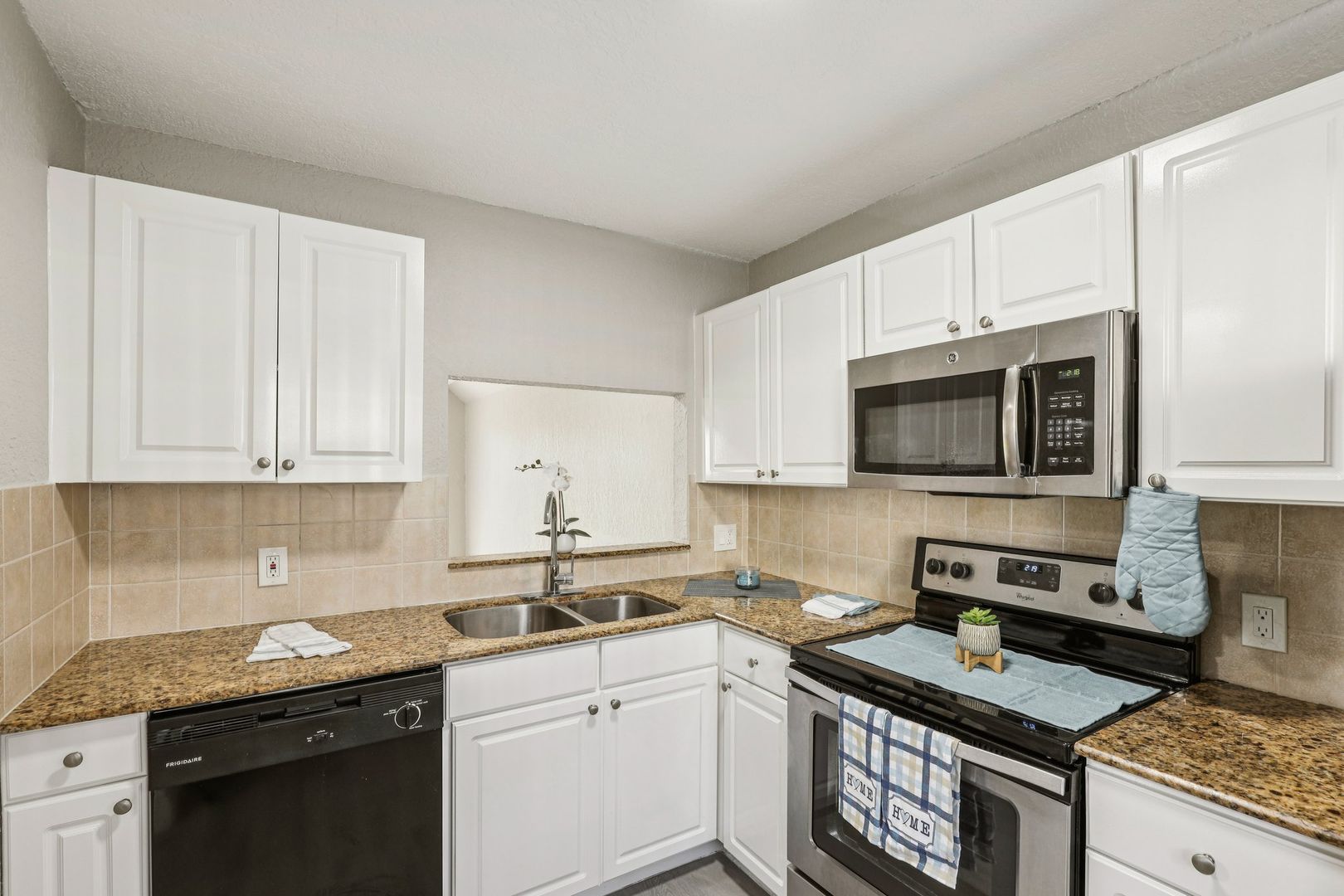 Davie Apartment: 5060 SW 64th Ave