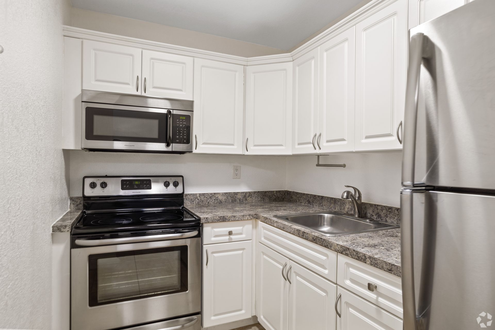 Palm Springs Apartment: 201-251-271 Bonnie Blvd