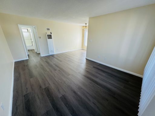 Fully Remodeled UPSTAIRS 1 Bed Apartment in Hollywood! – photo 1