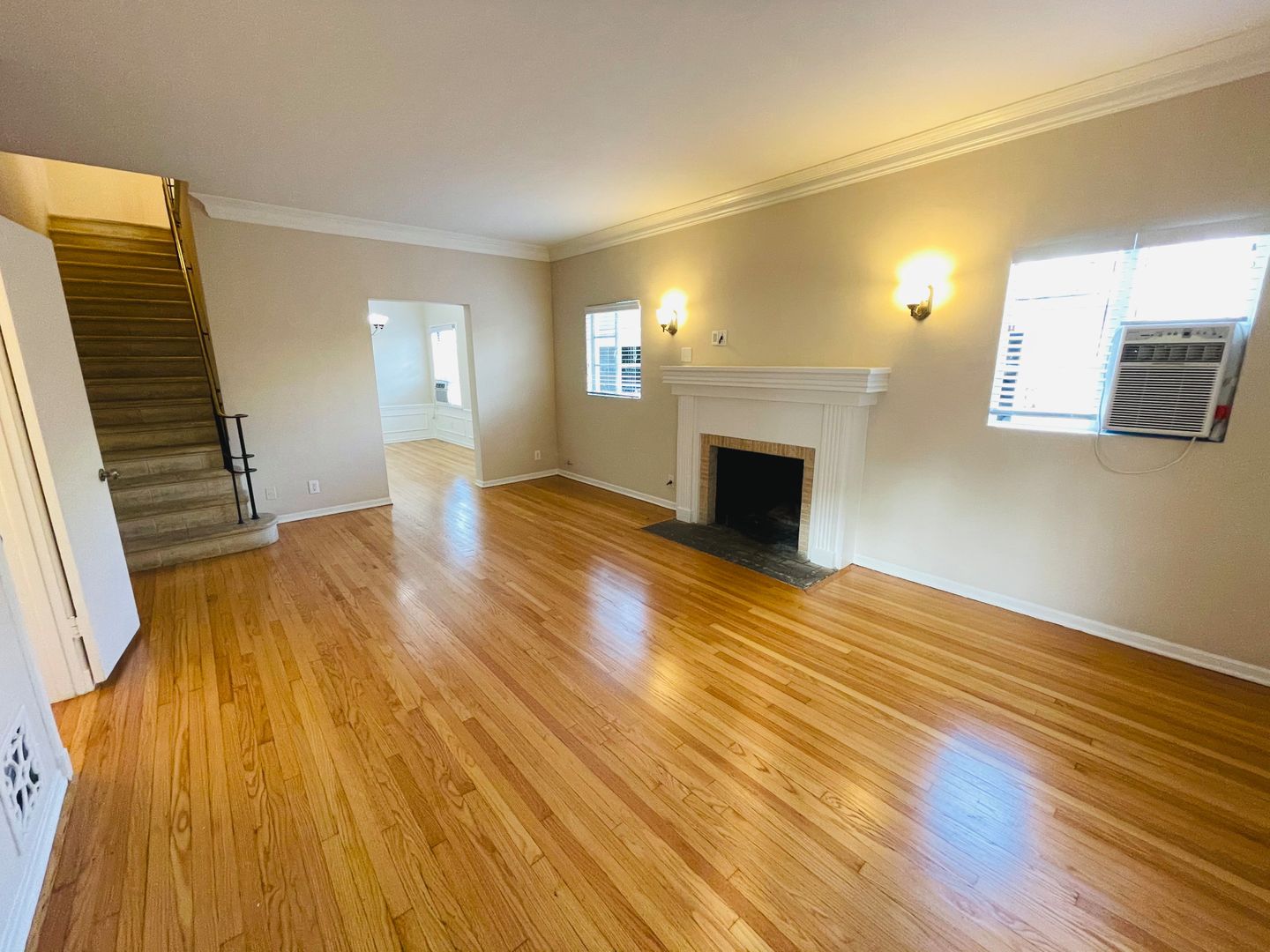 LOS ANGELES Apartment: 332-342 N. SYCAMORE AVE.