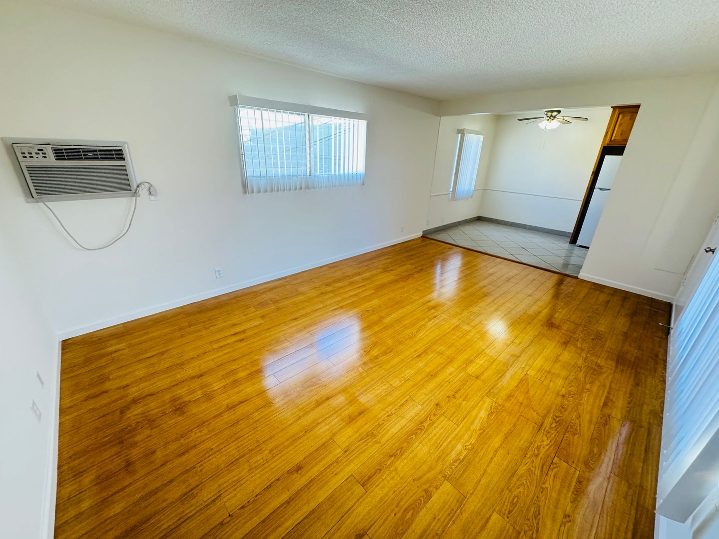 RESEDA Apartment: 19419 VICTORY BLVD