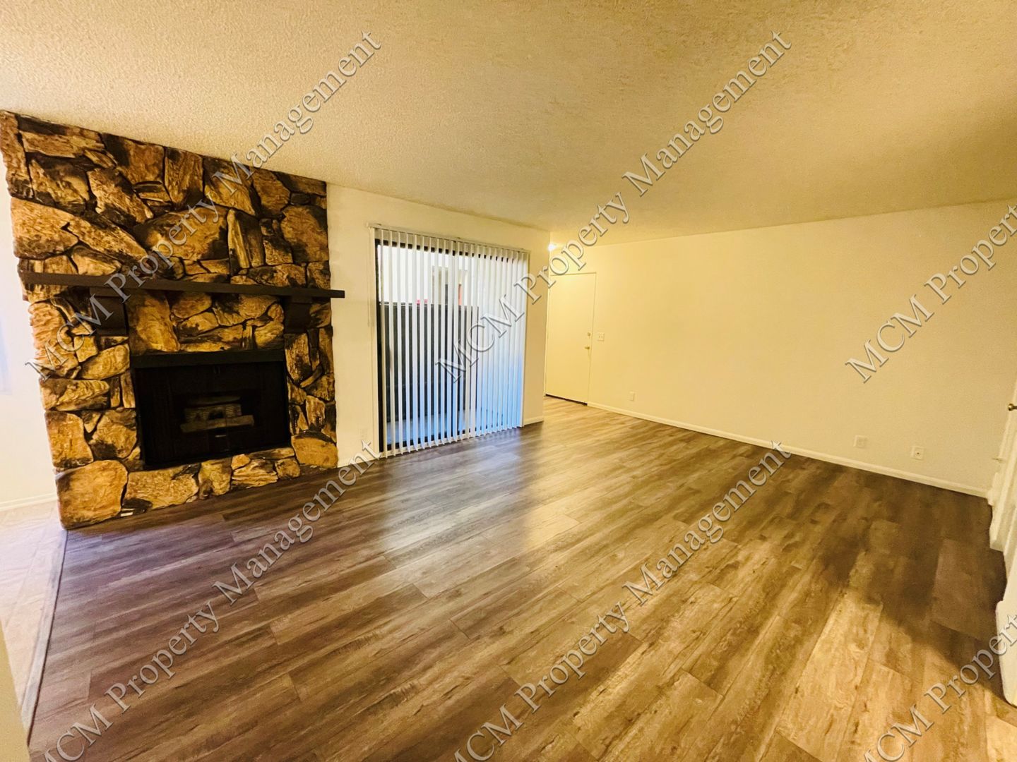 VAN NUYS Apartment: 13956 VANOWEN ST.