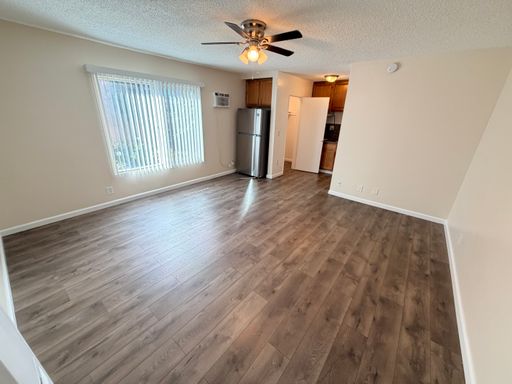 Updated Reseda Studio - Pet Friendly