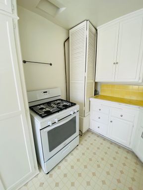 Brentwood 1 Bed Apartment – photo 1
