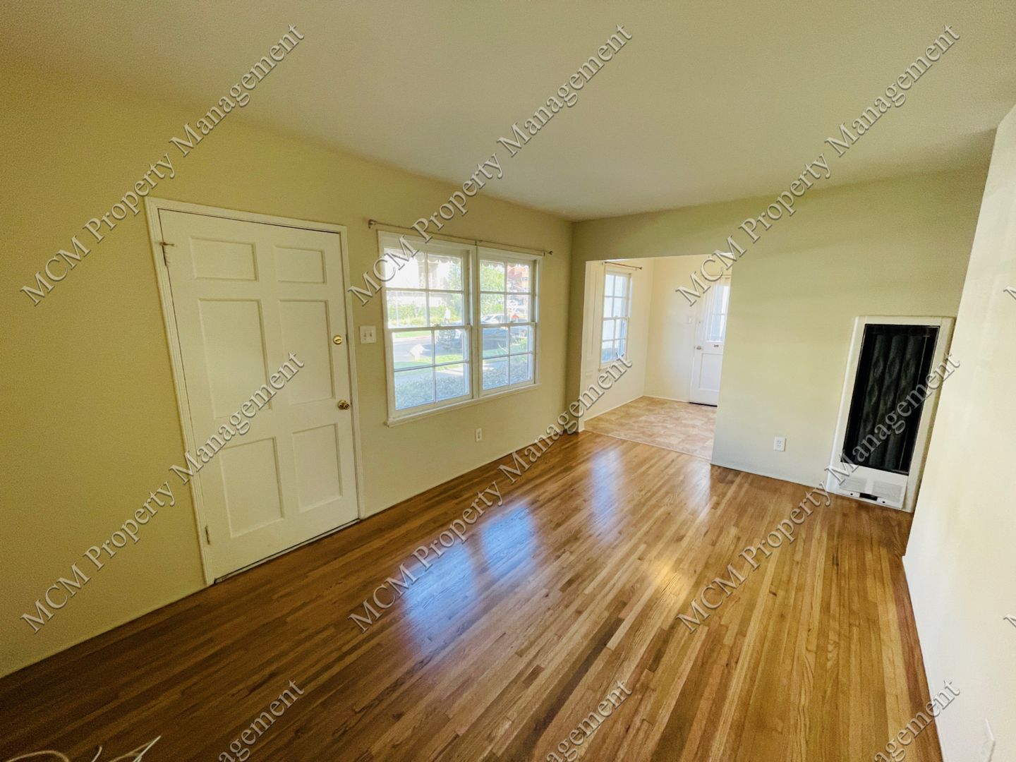 LOS ANGELES Apartment: 11682 DARLINGTON AVE.