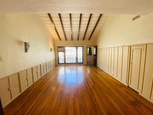 LARGE UPSTAIRS APARTMENT w/ DINING ROOM! – photo 1
