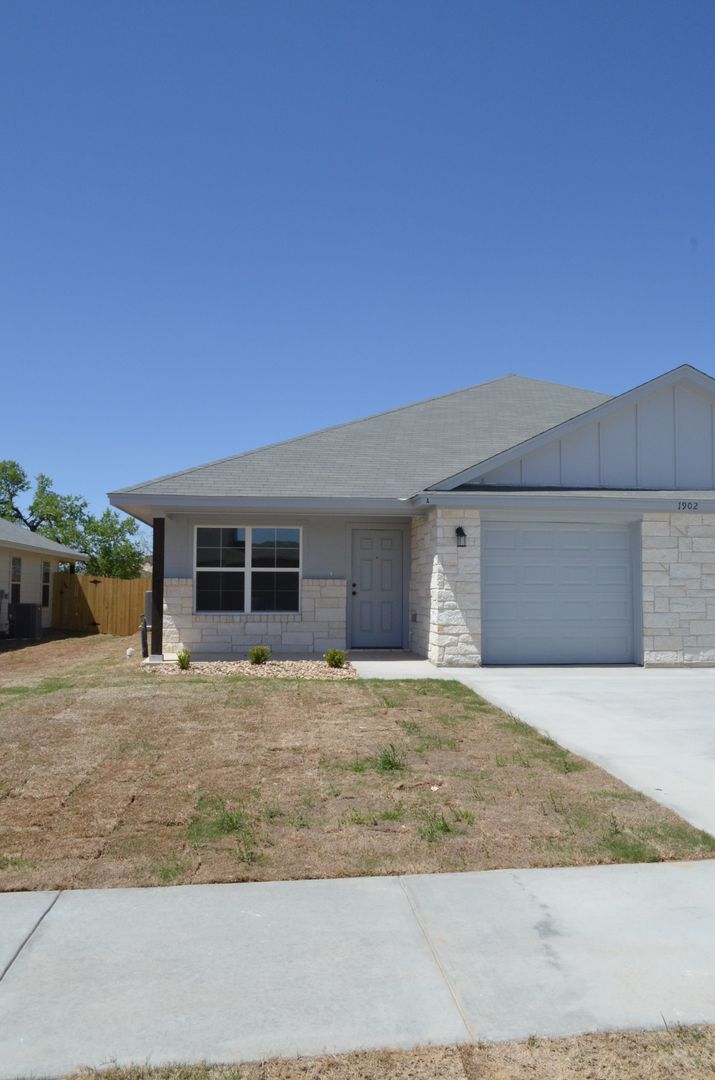 Copperas Cove Apartment: 1902 Castroville Tr