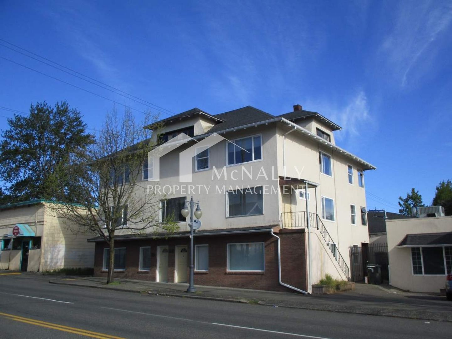 Tacoma Apartment: 909 S 11th Street
