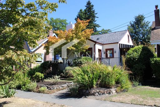 Charming North End Tacoma 3 Bedroom Home with Main-Level Primary Suite – photo 1