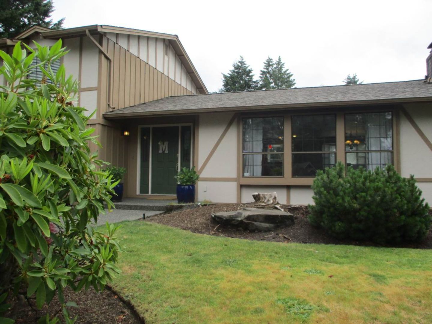 University Place House: 5513 70th Avenue W