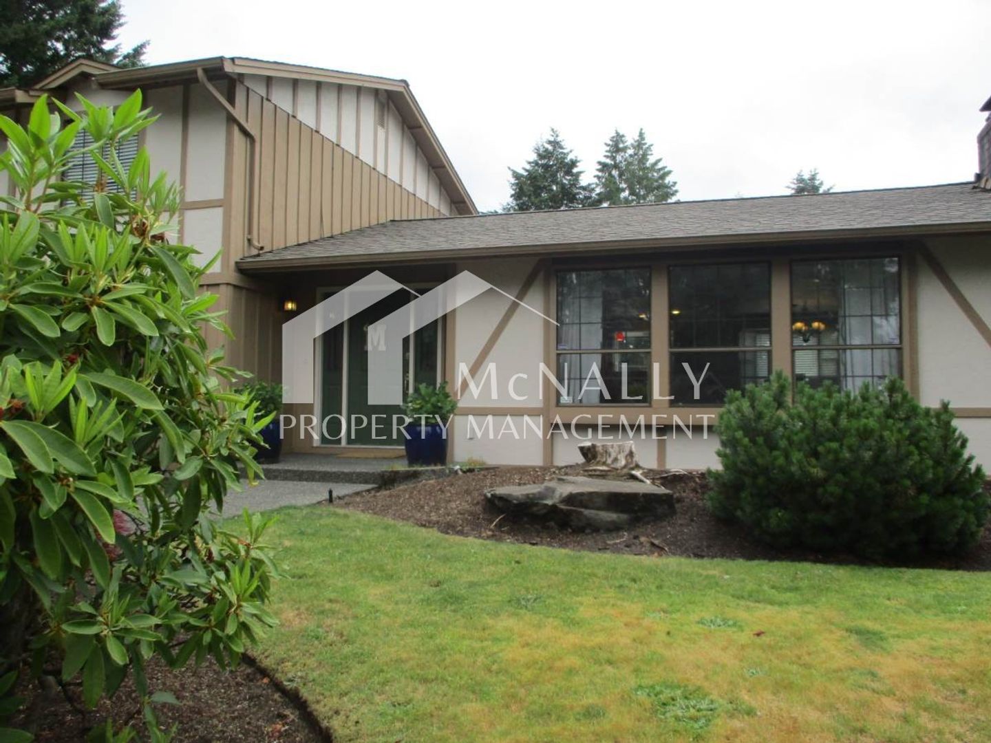 University Place House: 5513 70th Avenue W