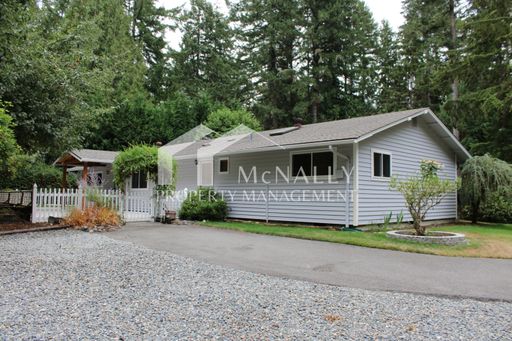 Rambler with Large Garage in Artondale