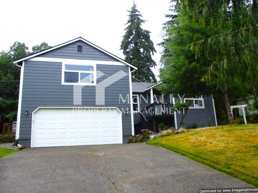 Spacious 3-Bedroom Home with Bonus Room and Peek-a-Boo Views