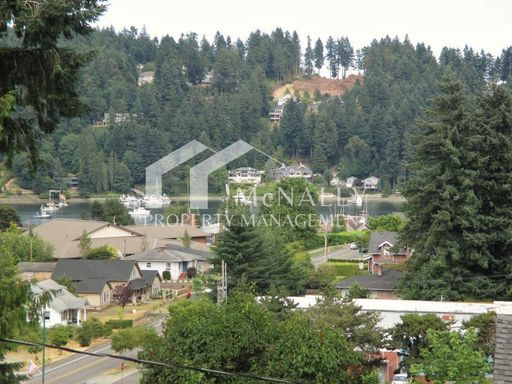 3 Bedroom Rambler Stone’s Throws from Downtown Gig Harbor