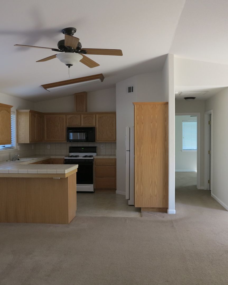 Atascadero House: 13962 El Camino Real