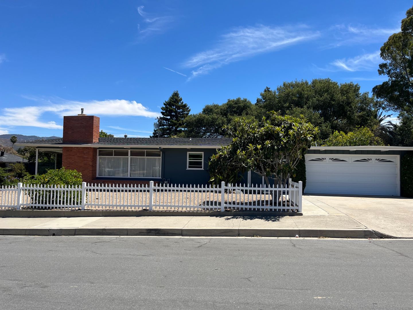 3 Bed, 2 Bathroom home with large enclosed backyard in SLO!