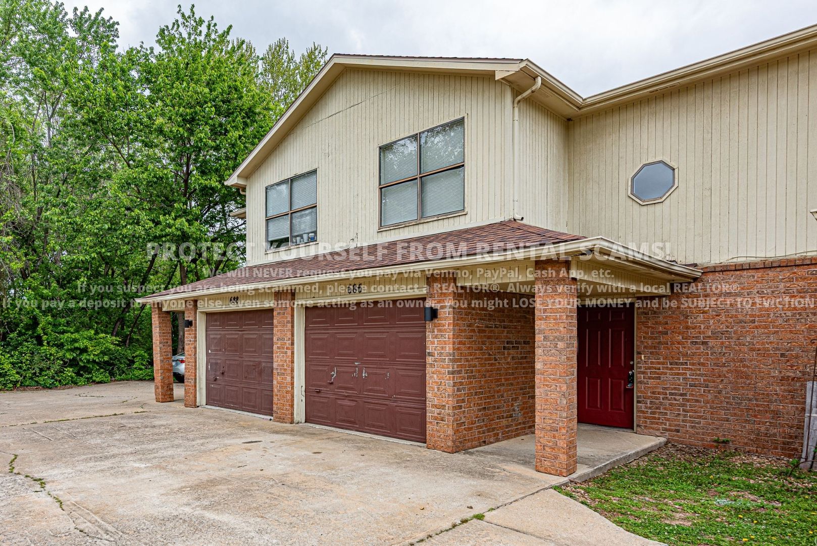 Fayetteville House: 686 W Martha Dr