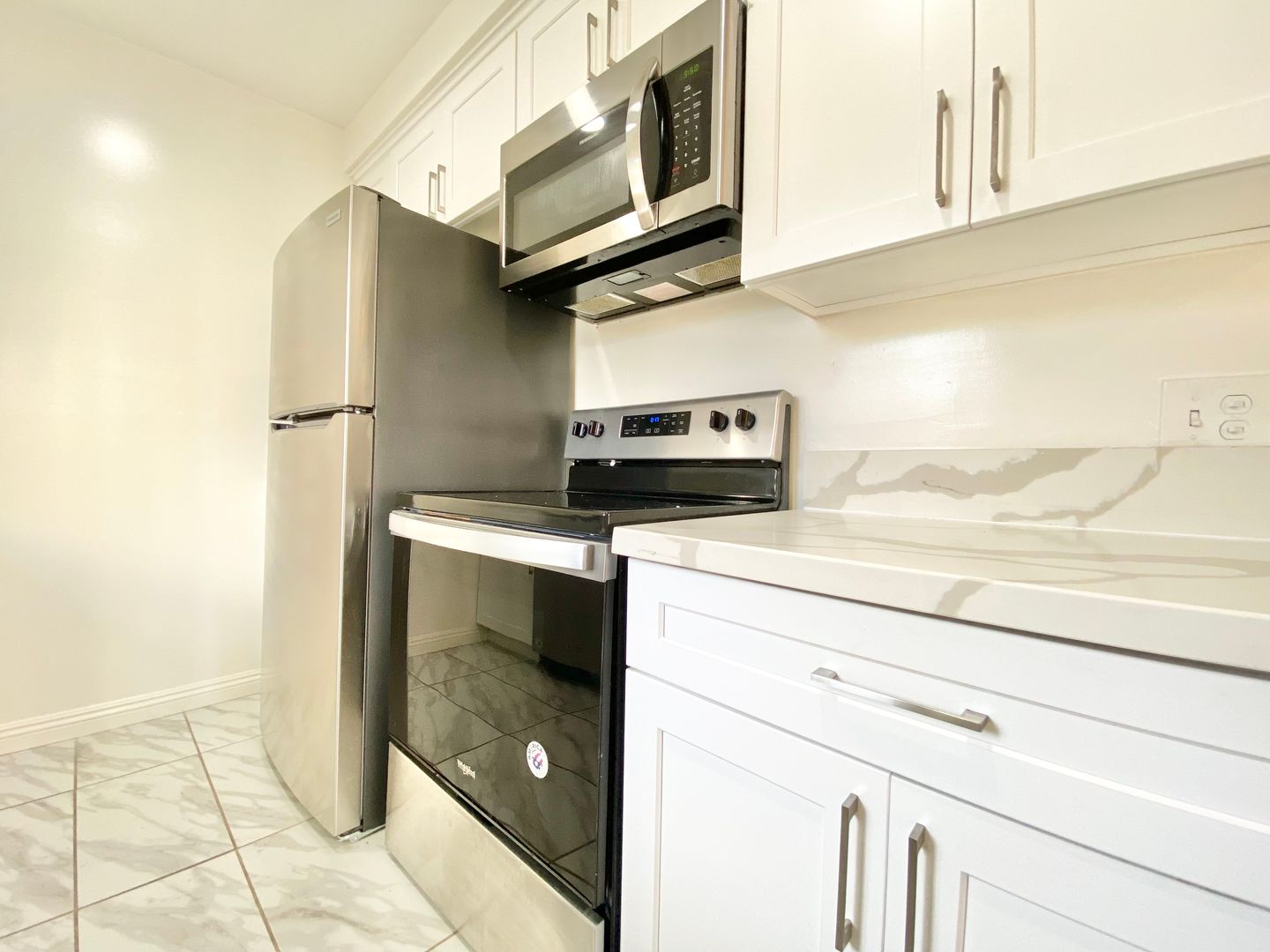 Van Nuys Apartment: 16215-16221 Vanowen St.