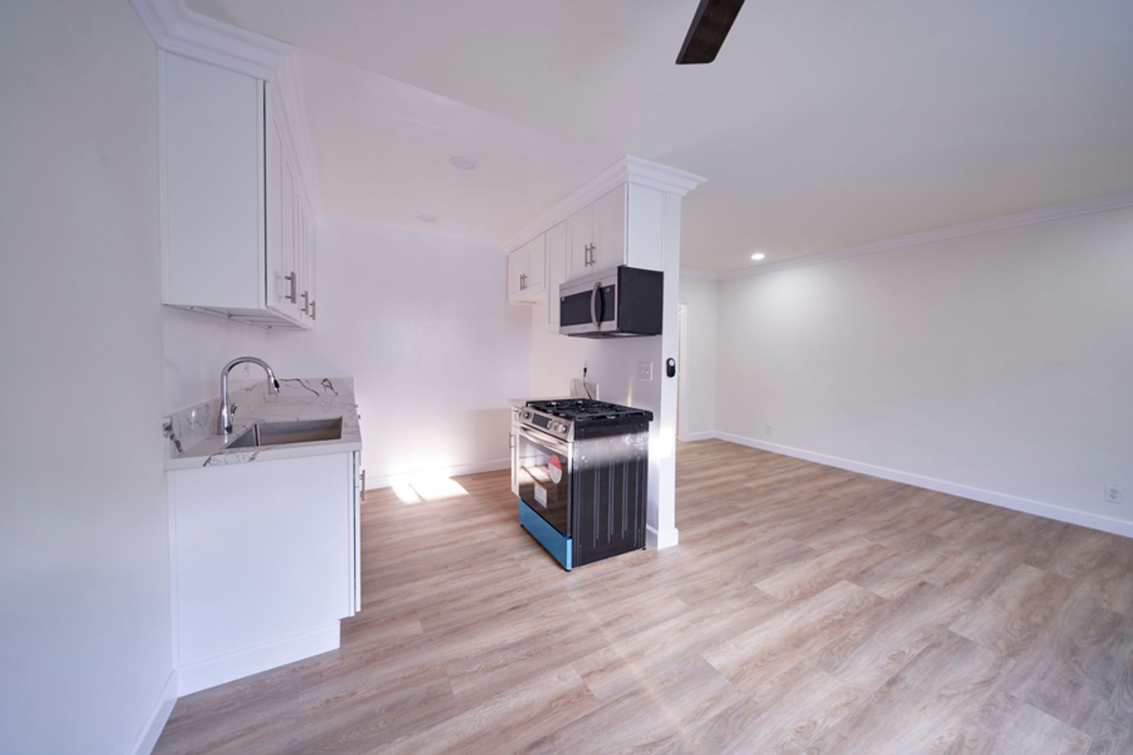 Winnetka Apartment: 20445 Saticoy St.