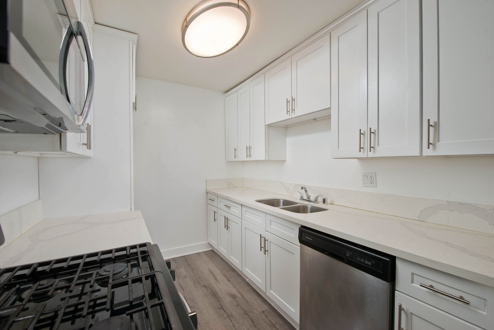 Encino Apartment: 5415 Newcastle Ave