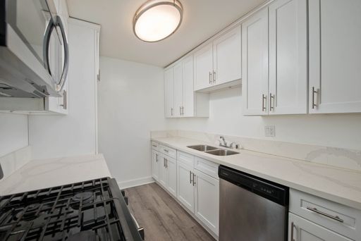 HUGE 2 BD/1.5BA Unit! Great Location! Encino