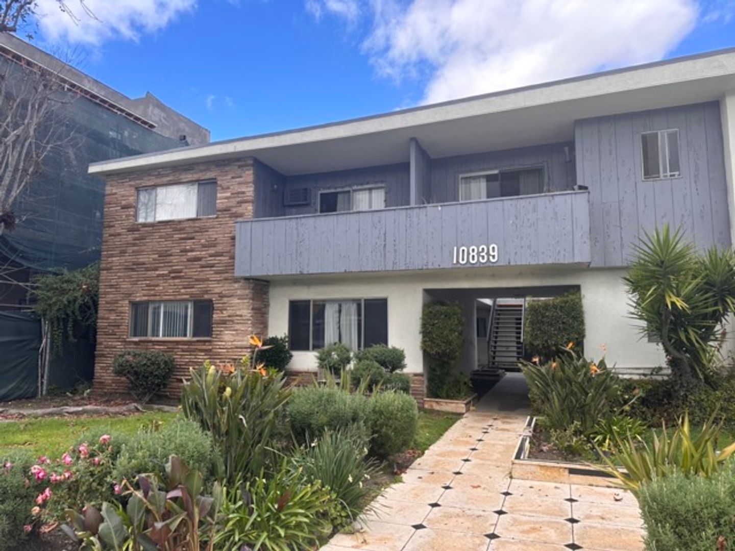 North Hollywood Apartment: 10839 Morrison St.