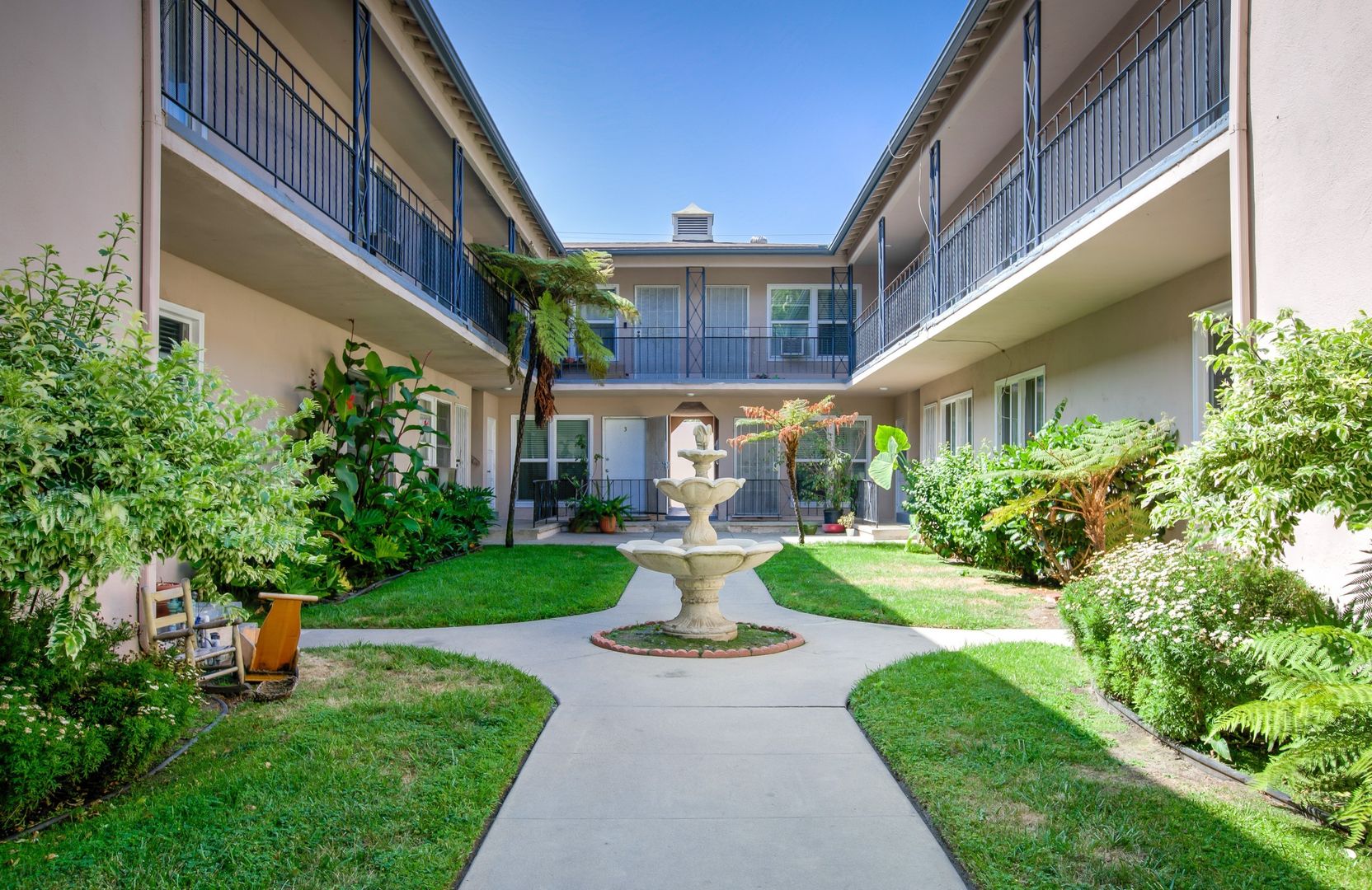 North Hollywood Apartment: 11510 Cumpston St.