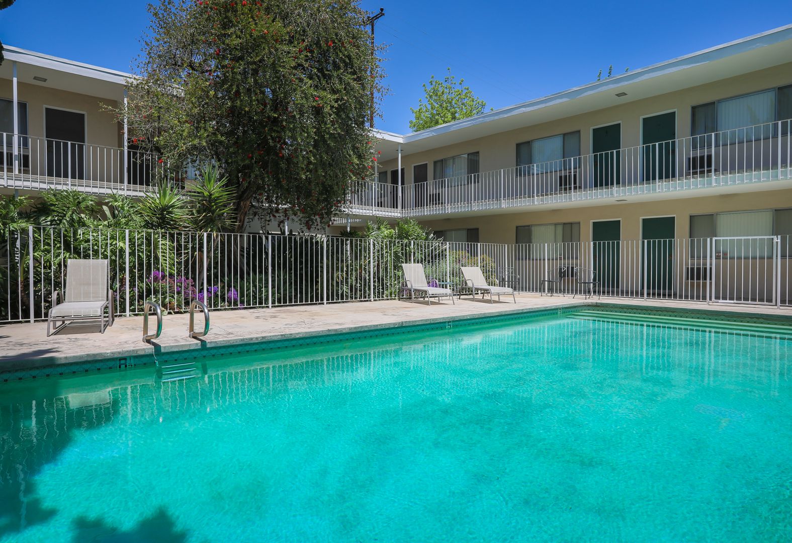 Valley Glen Apartment: 14024 Oxnard St.