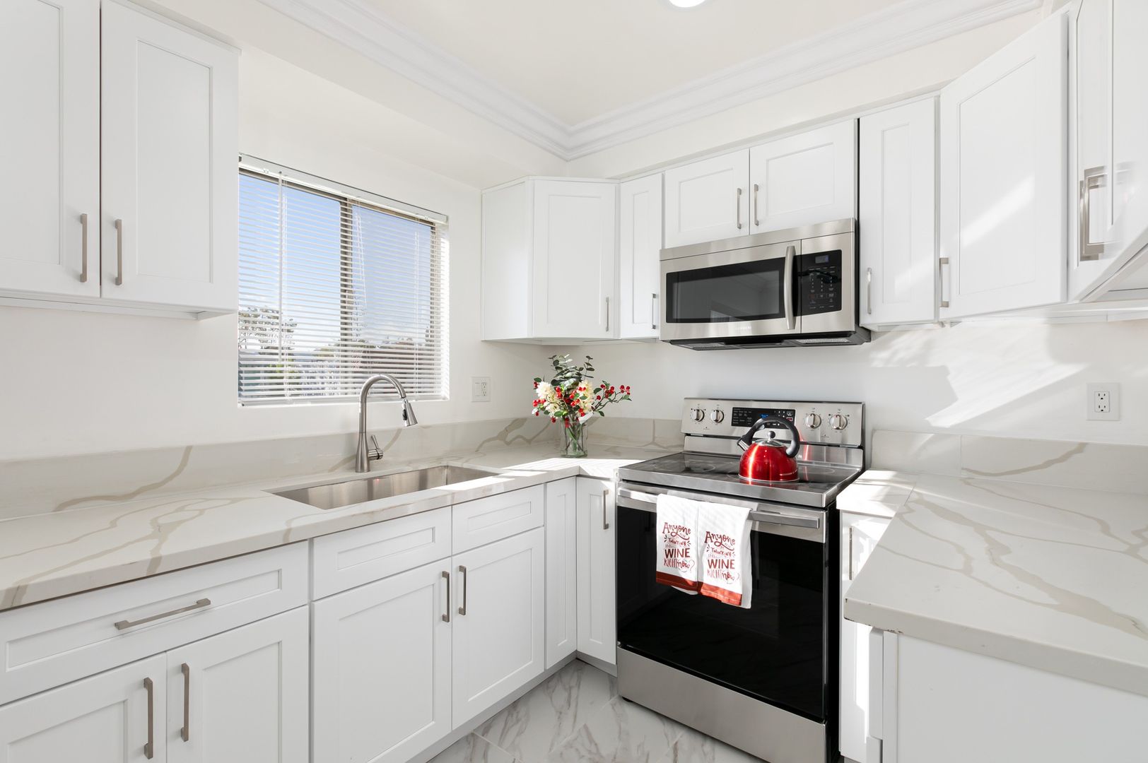 North Hollywood Apartment: 6023 Whitsett Ave.