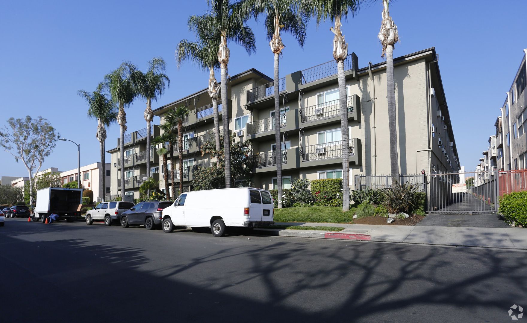 Encino Apartment: 5415 Newcastle Ave