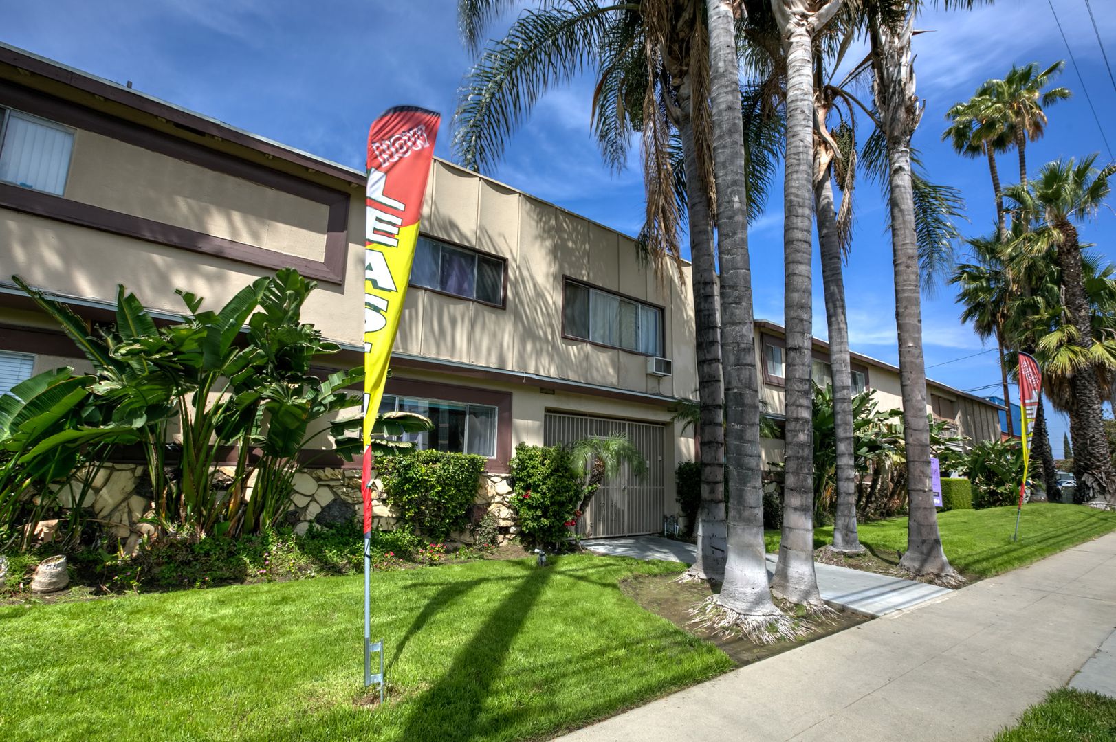 Valley Glen Apartment: 6335 Whitsett Ave.