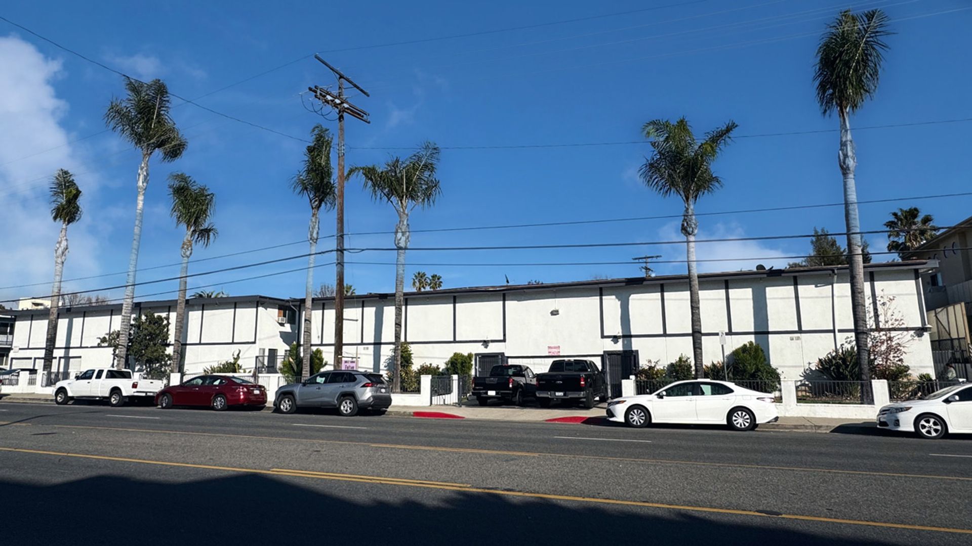 Van Nuys Apartment: 6042/6060 Fulton Ave.