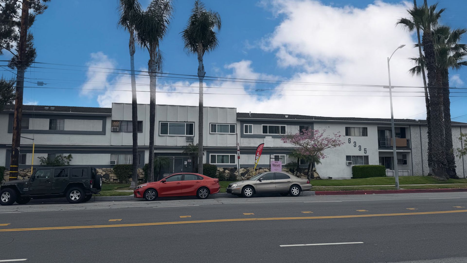 Valley Glen Apartment: 6335 Whitsett Ave.