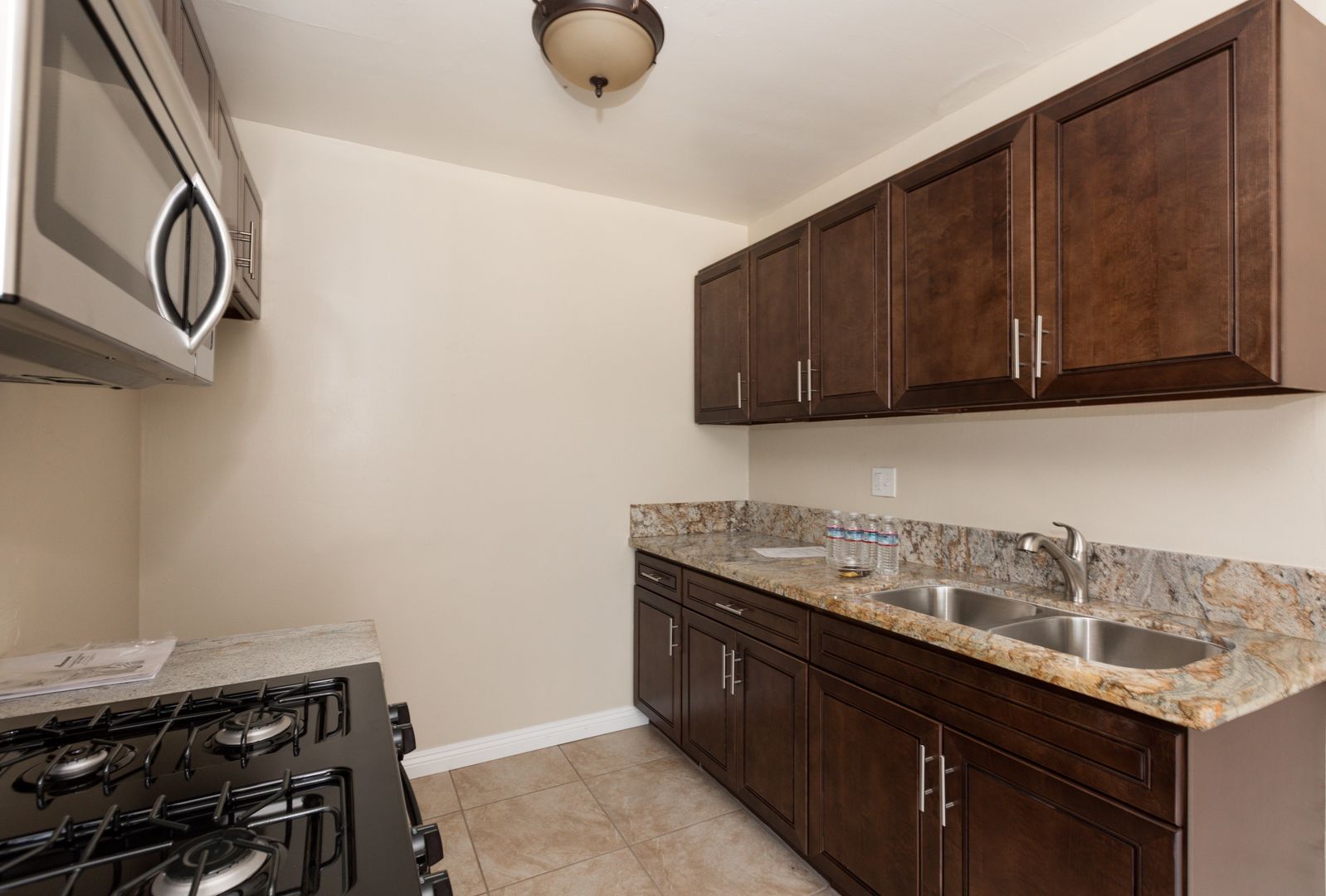 Van Nuys Apartment: 16215/16221 Vanowen St.