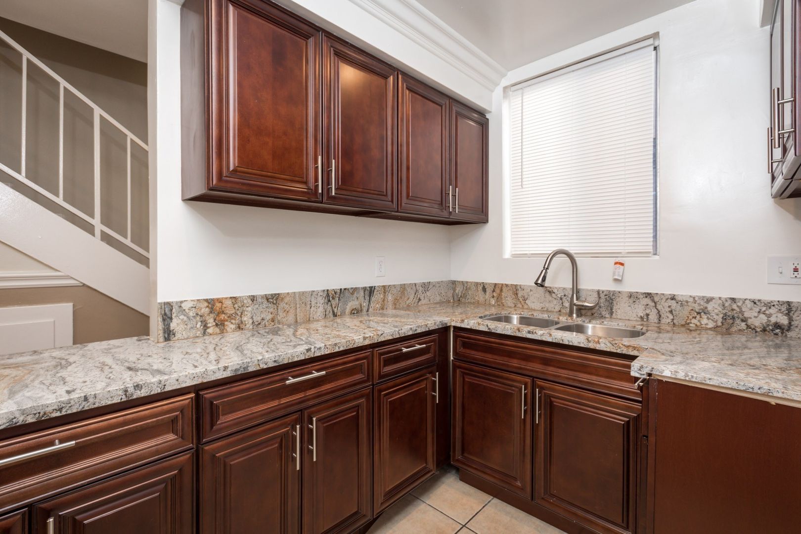 Van Nuys Apartment: 6042/6060 Fulton Ave.