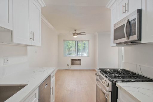 HUGE 2 BD/1.5BA Unit! Great Location! Encino