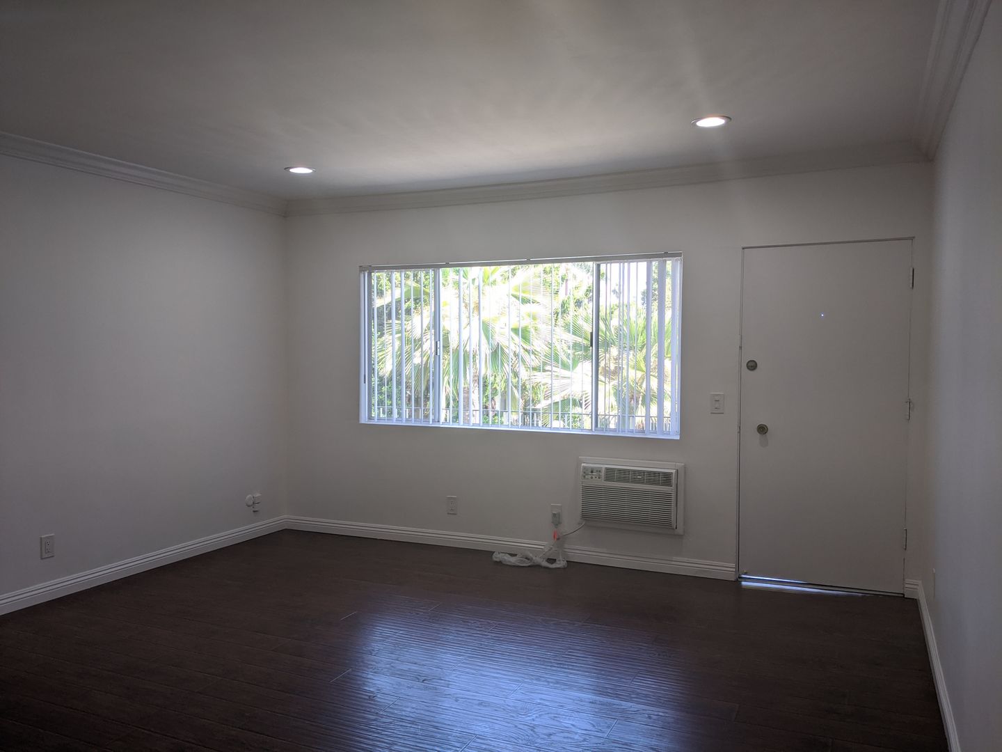 Valley Glen Apartment: 14024 Oxnard St.