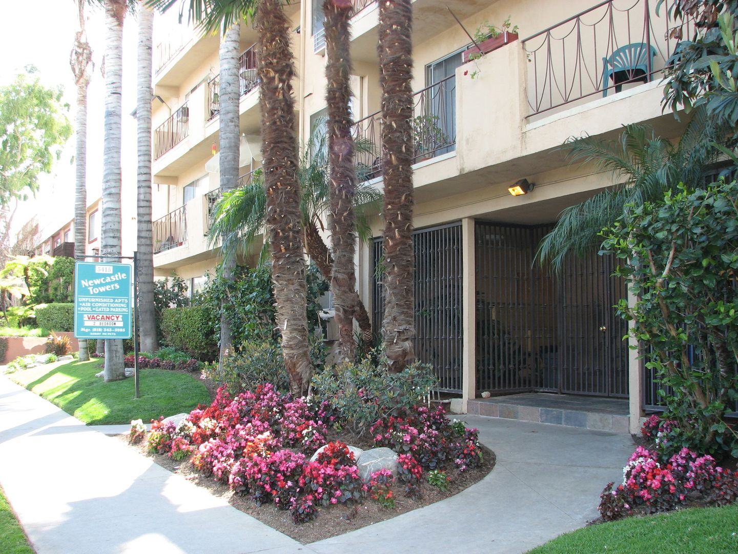 Encino Apartment: 5415 Newcastle Ave