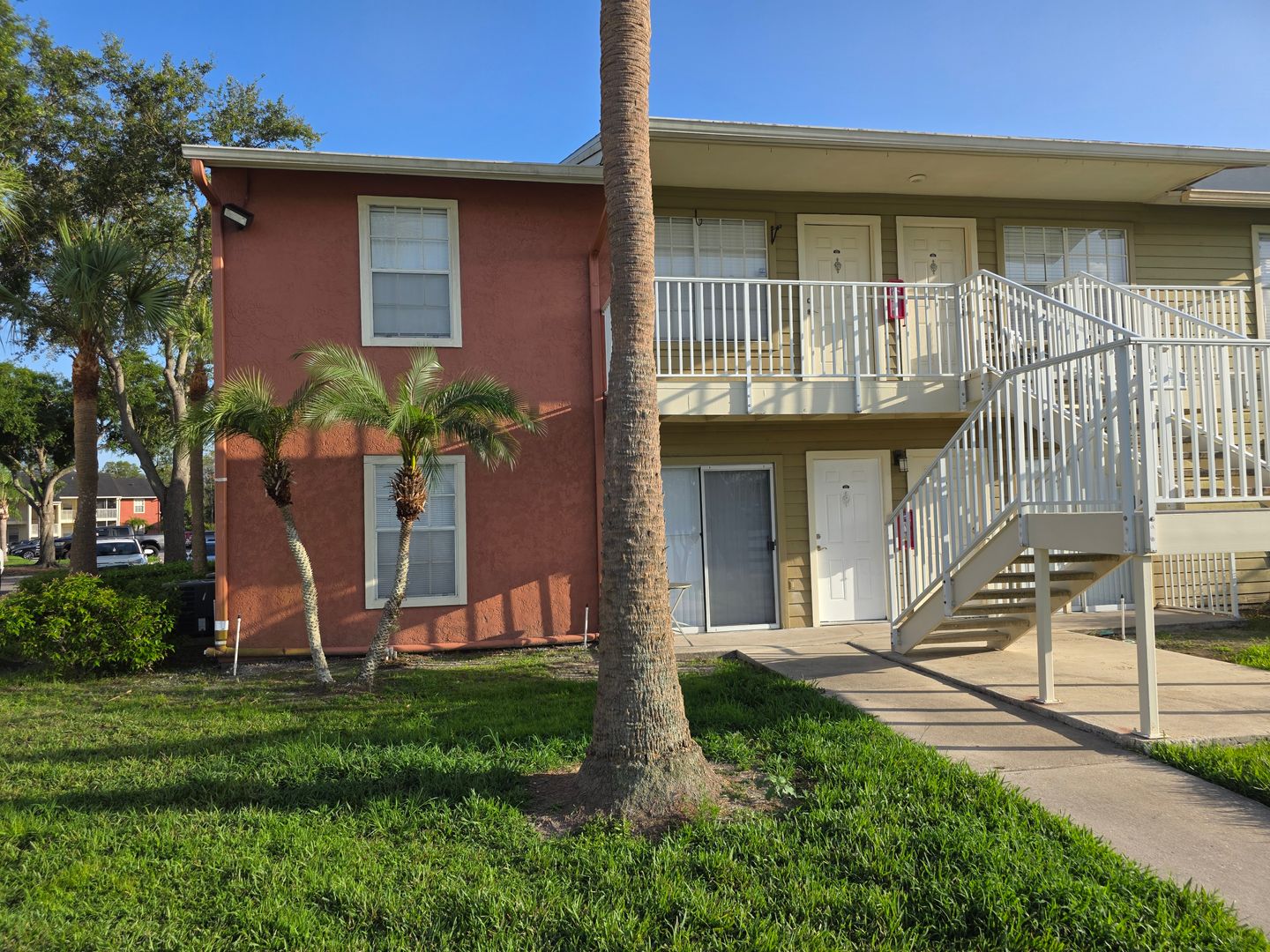 Brandon House: 220 Lake Parsons Green #206