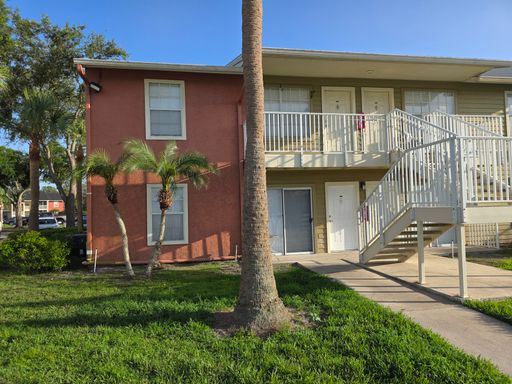 BRANDON LAKE VIEW 1/1 - $1249 - Water Included + $300 Move-In Credit* – photo 1
