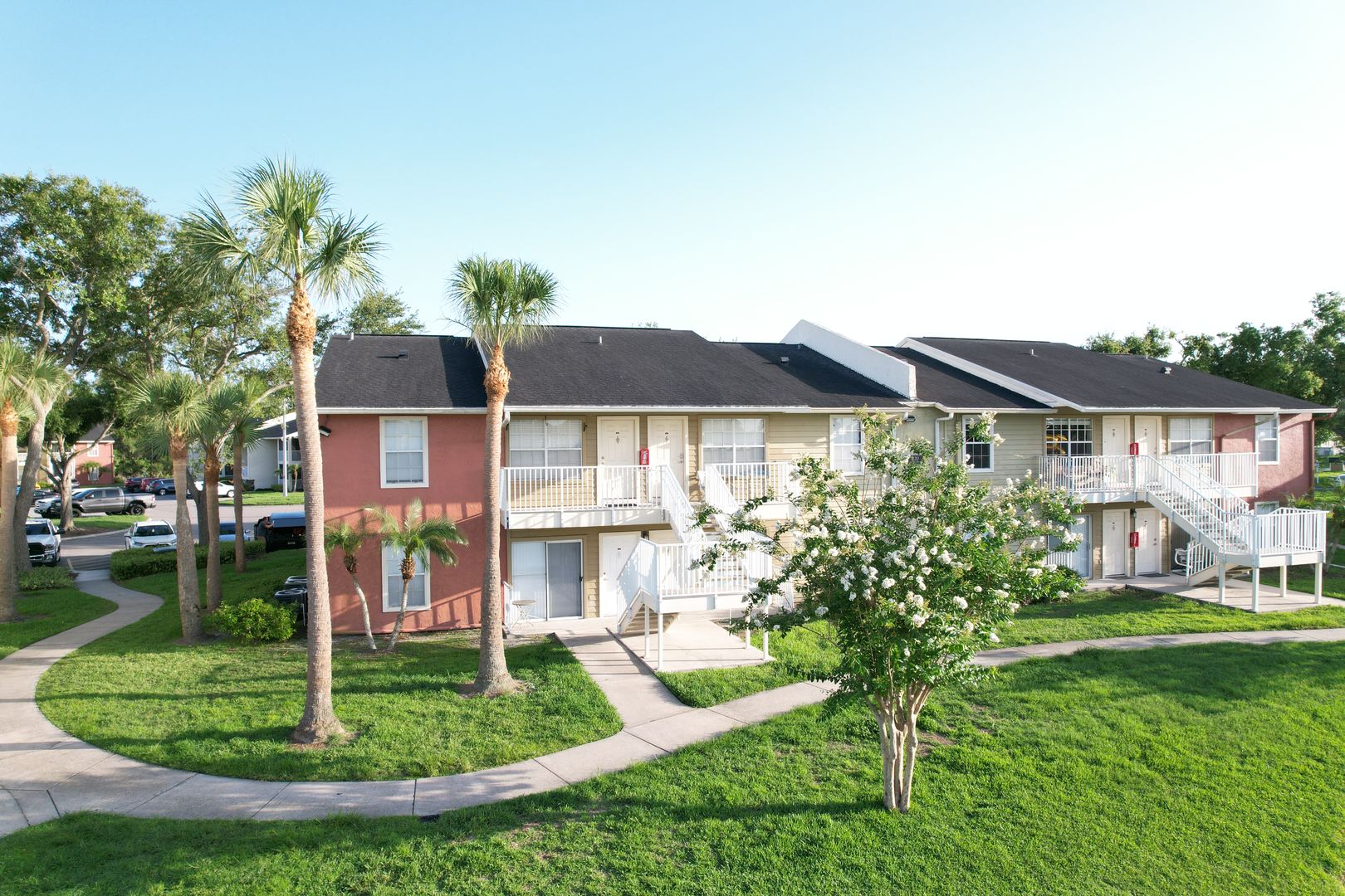 Brandon House: 220 Lake Parsons Green