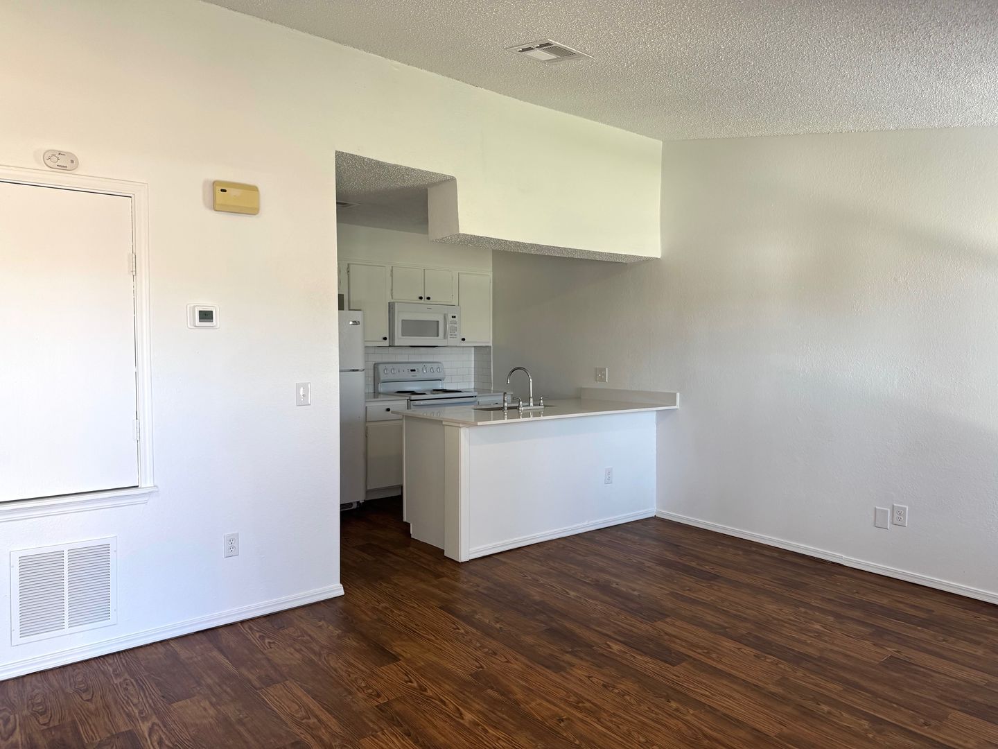 Edmond Condo: 400 W. Edmond Road